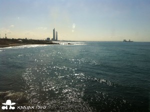 מבט לתחנת הכוח של חדרה, מגן לאומי קיסריה